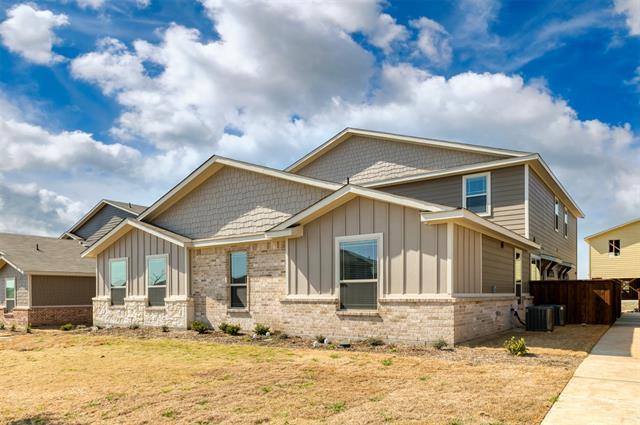 729 Harvest Moon Dr in Venus, TX - Foto de edificio - Building Photo