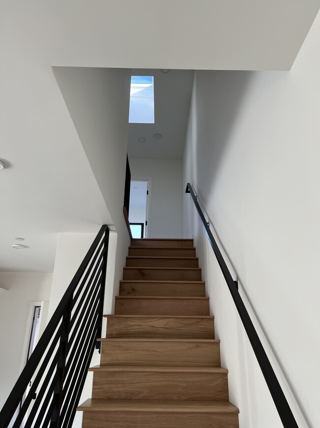 732 Bond Ave in Santa Barbara, CA - Building Photo - Building Photo