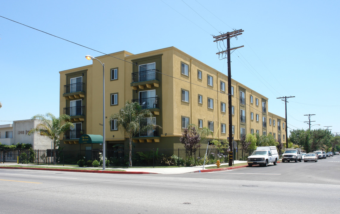 Villa Bella Apartments in Van Nuys, CA - Building Photo