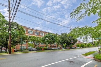 The Mill At Little Falls in Little Falls, NJ - Foto de edificio - Building Photo