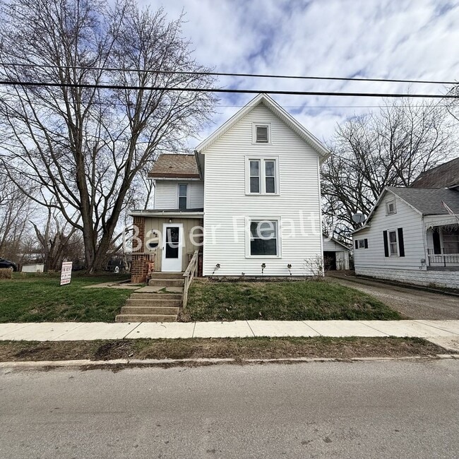 property at 442 E 4th St