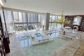 475 Brickell Ave, Unit 1010 in Miami, FL - Foto de edificio - Building Photo