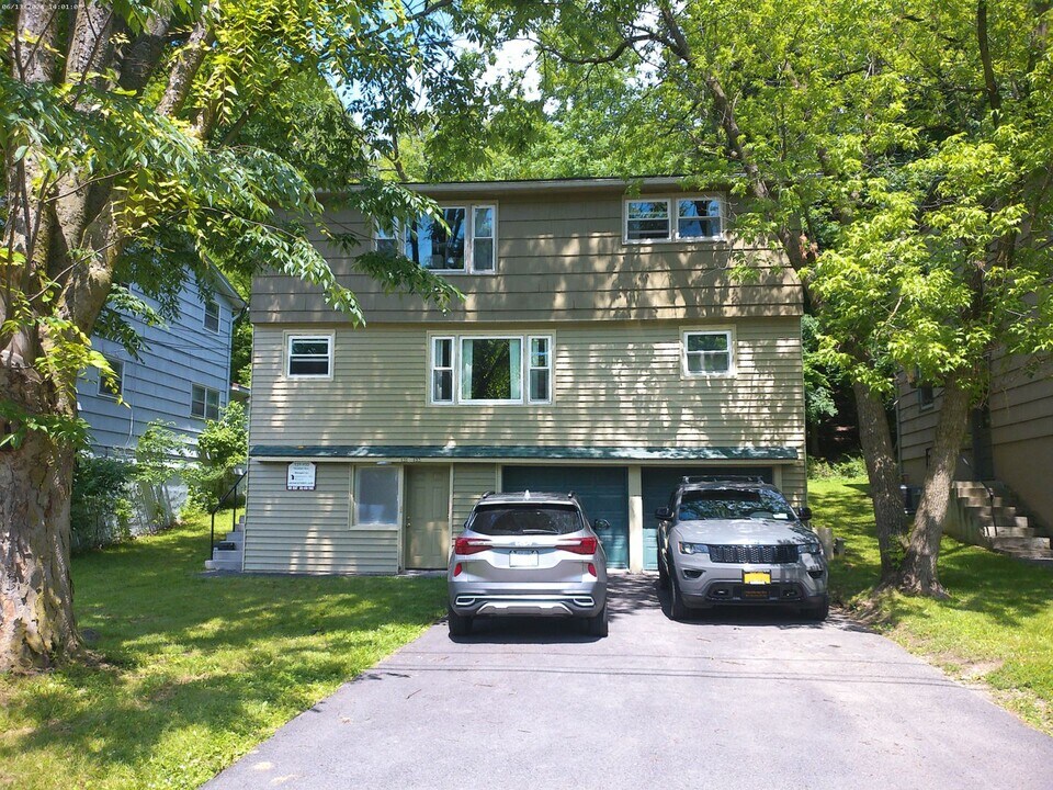 131 Houston Ave in Syracuse, NY - Building Photo