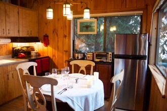 585 Raccoon Point Rd in Eastsound, WA - Building Photo - Building Photo