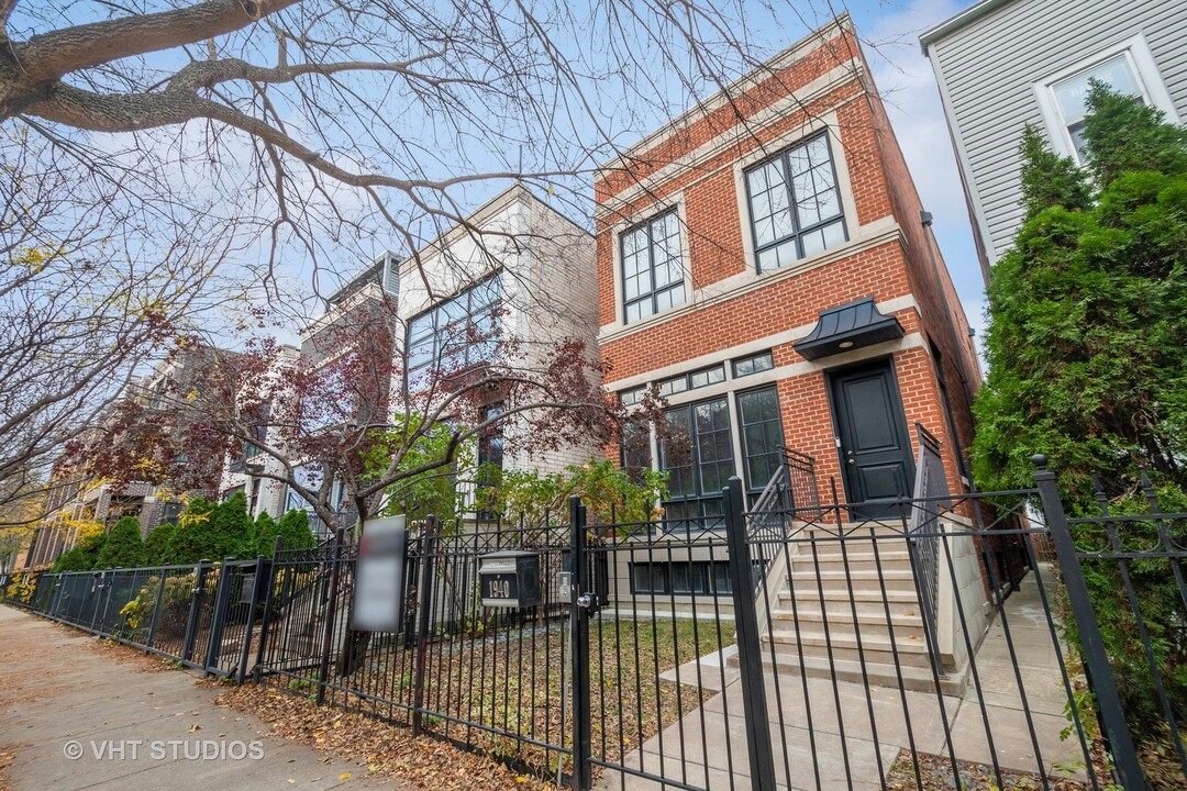 1940 W Erie St in Chicago, IL - Foto de edificio