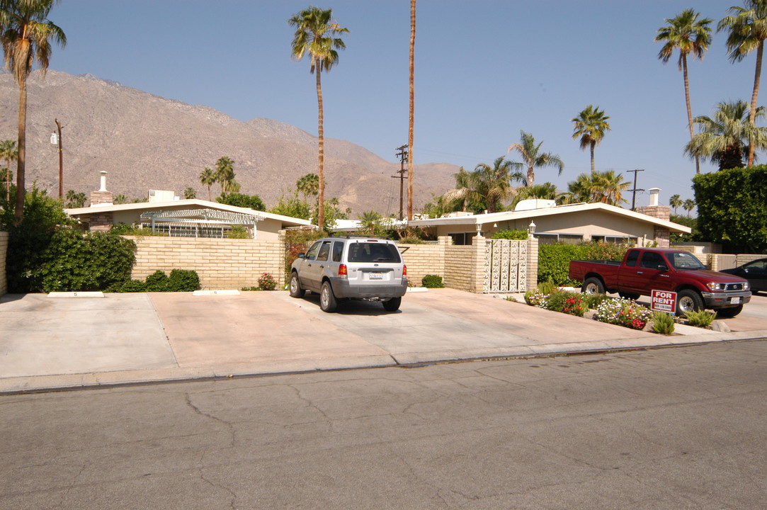 607 Thornhill Rd in Palm Springs, CA - Building Photo