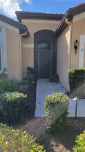 8175 Stirling Falls Cir in Sarasota, FL - Foto de edificio - Building Photo