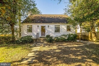 601 N Oak St in Falls Church, VA - Foto de edificio - Building Photo
