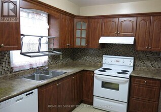 18 Pickard Ln in Brampton, ON - Building Photo - Building Photo