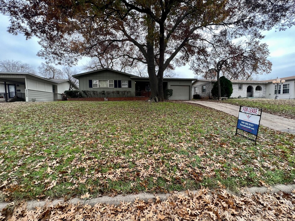 2411 Terrace Ave in Wichita Falls, TX - Building Photo