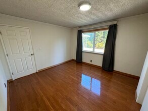 2075 Lockwood Dr in San Jose, CA - Building Photo - Building Photo