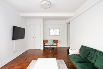 340 E 52nd St in New York, NY - Building Photo - Building Photo