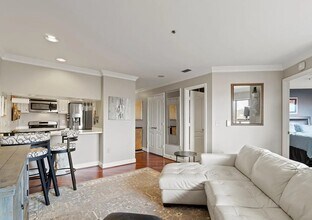 1050 N Stuart St, Unit 411 in Arlington, VA - Building Photo - Building Photo