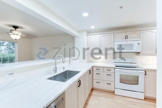 1674 118th Ave SE in Bellevue, WA - Foto de edificio - Building Photo