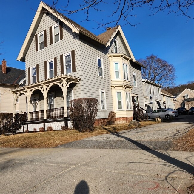 213 Lincoln St