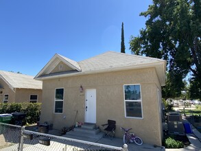 2155 Whitson St in Selma, CA - Building Photo - Building Photo