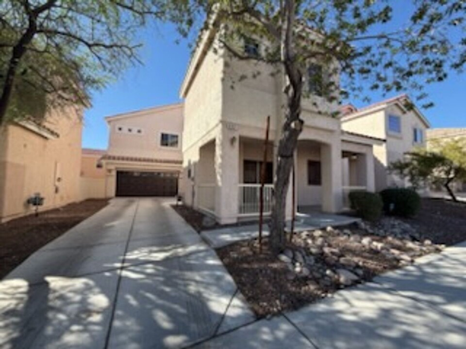 8931 Snowtrack Ave in Las Vegas, NV - Building Photo