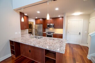 7800 SE 27th St in Mercer Island, WA - Building Photo - Building Photo