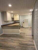 212 Westwood Dr, Unit Apt 1 in McMinnville, TN - Building Photo