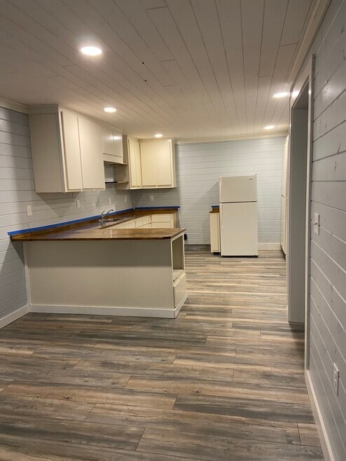 212 Westwood Dr, Unit Apt 1