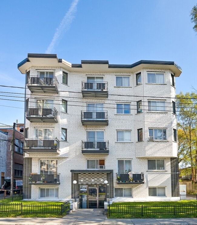 5320 Avenue Bourret