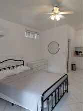 1050 NE 82nd St in Miami, FL - Building Photo - Building Photo