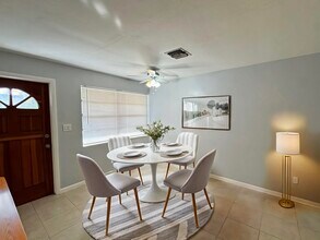 8761 40th Ter N in Palm Beach Gardens, FL - Building Photo - Building Photo