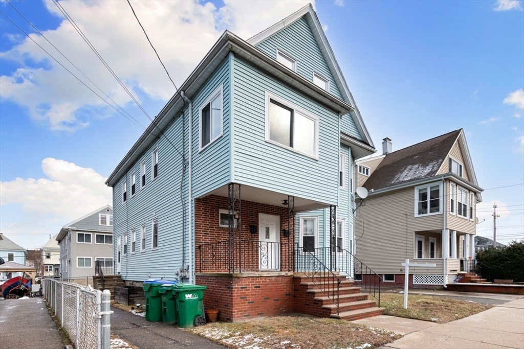 11 Dearborn St, Unit 2 in Medford, MA - Building Photo