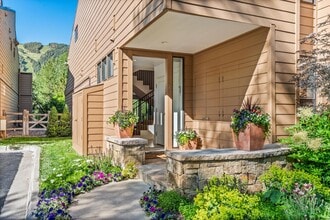 155 Lone Pine Rd in Aspen, CO - Building Photo - Building Photo