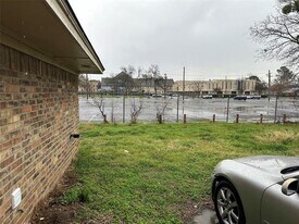 210 W 4th St in Irving, TX - Building Photo