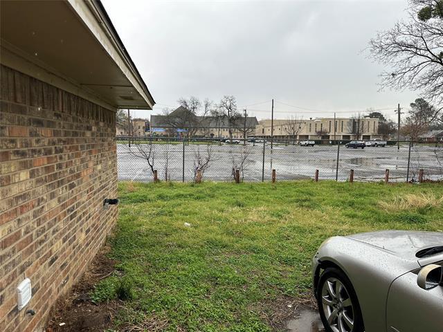 210 W 4th St in Irving, TX - Building Photo