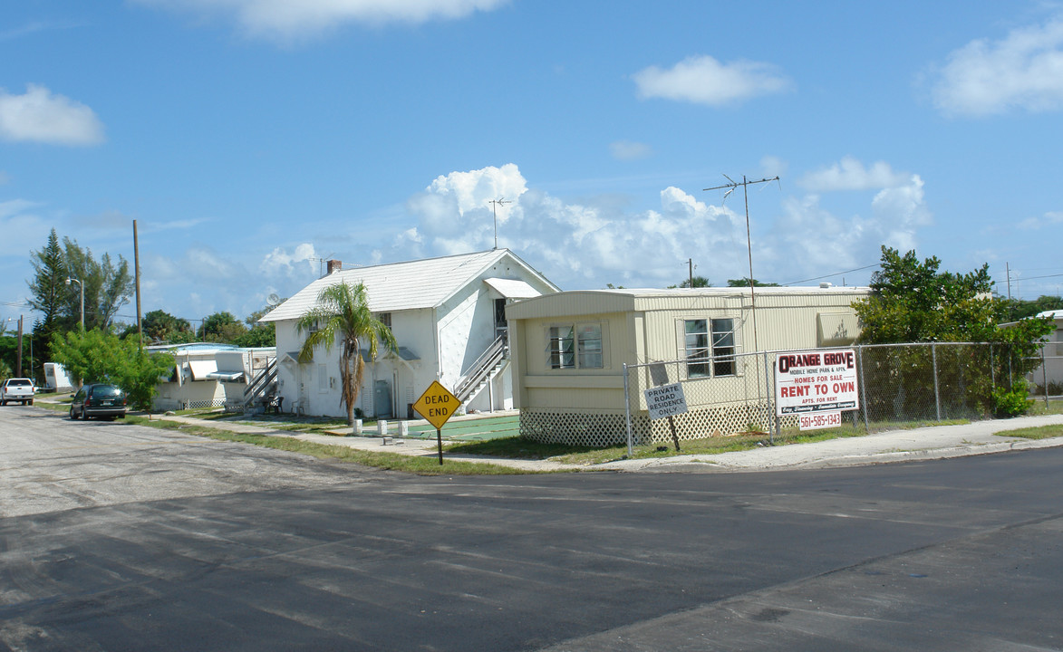 Orange Grove Mobile Home Park in Lake Worth, FL - Building Photo