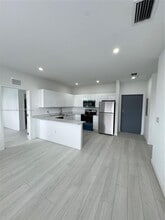 909 E 24th St in Hialeah, FL - Building Photo - Building Photo