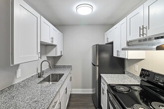 Center Court Apartments in Lowell, MI - Building Photo - Building Photo