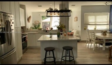 7662 N Southwood Cir in Davie, FL - Building Photo - Building Photo