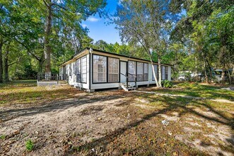 16643 Lake Cir in Conroe, TX - Building Photo - Building Photo