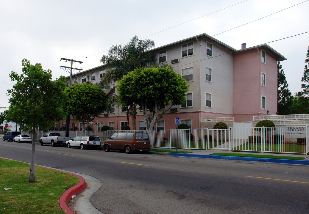 Telacu Terrace in Hawthorne, CA - Foto de edificio