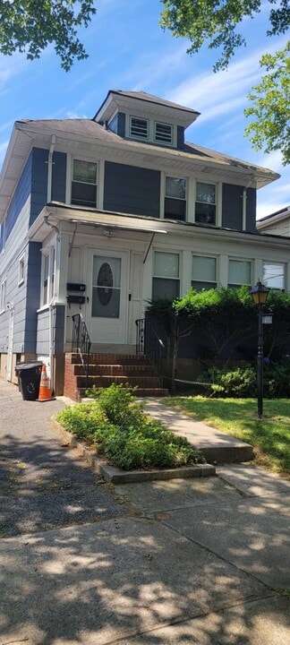 120 Bryant Ave in Staten Island, NY - Building Photo