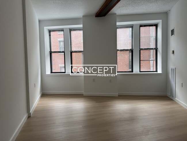 1200 Adams St, Unit 303 in Boston, MA - Foto de edificio - Building Photo