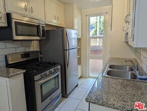 633 N Sweetzer Ave in West Hollywood, CA - Building Photo - Building Photo