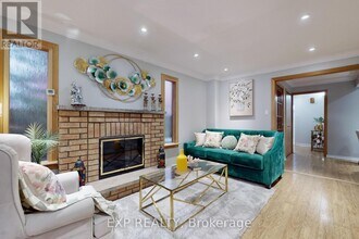 2959 St Malo Cir in Mississauga, ON - Building Photo - Building Photo