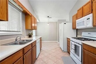 933 River Rock Dr in Woodstock, GA - Building Photo - Building Photo