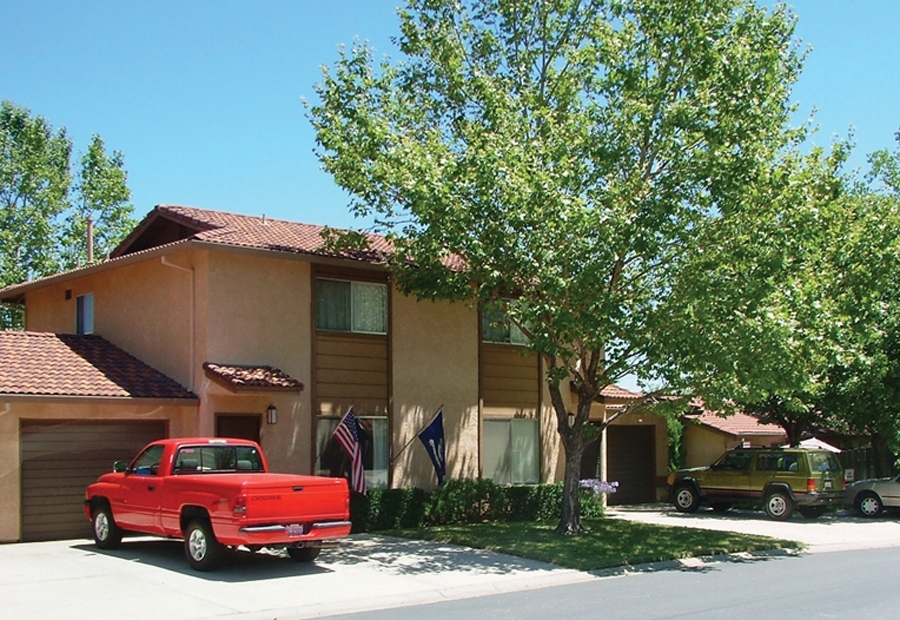 Hilltop Village Apartments in Redding, CA - Building Photo