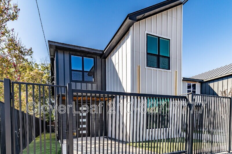 414 Montana St in San Antonio, TX - Building Photo