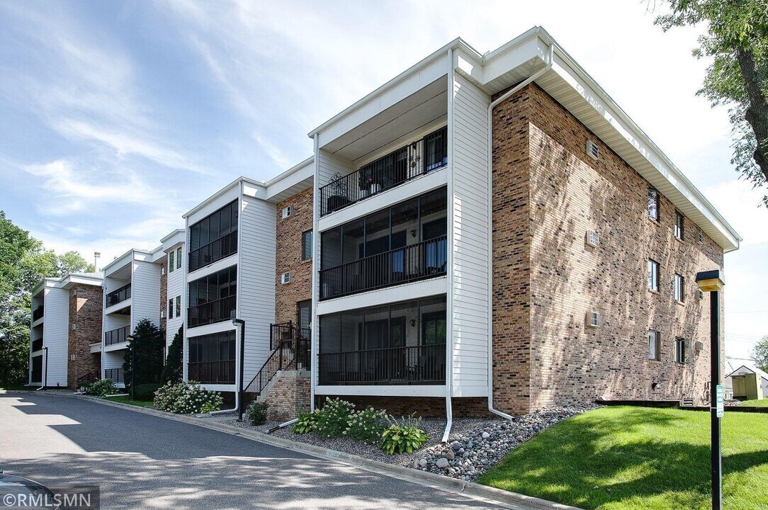 4625 Minnetonka Blvd, Unit 107 in Minneapolis, MN - Building Photo