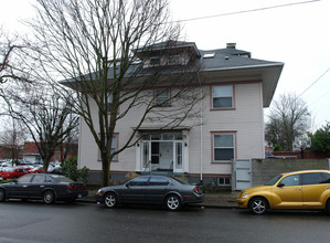 930 NW 20th Ave in Portland, OR - Building Photo - Building Photo