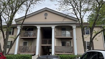 717 Ridgeside Dr in Ballwin, MO - Building Photo