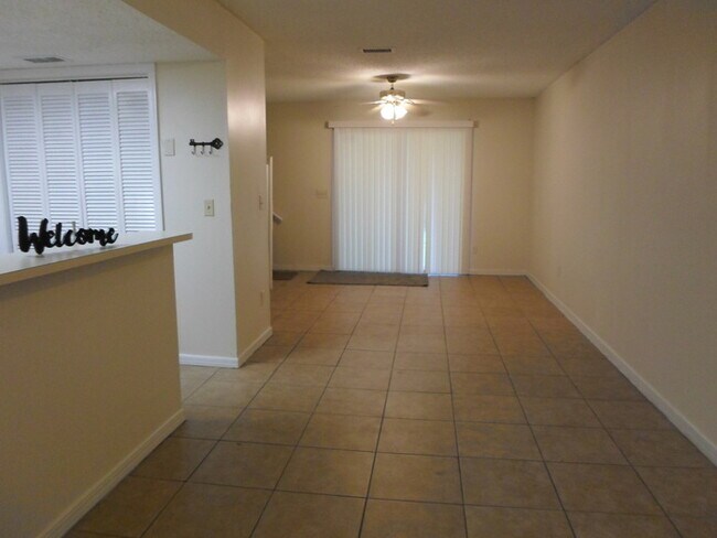 7650 Jana Ln S in Jacksonville, FL - Building Photo - Building Photo