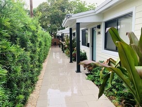 2790 SW 32nd Ave in Miami, FL - Building Photo - Building Photo