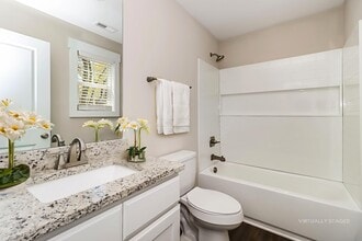 1016 N Oakwood St in Gastonia, NC - Foto de edificio - Building Photo